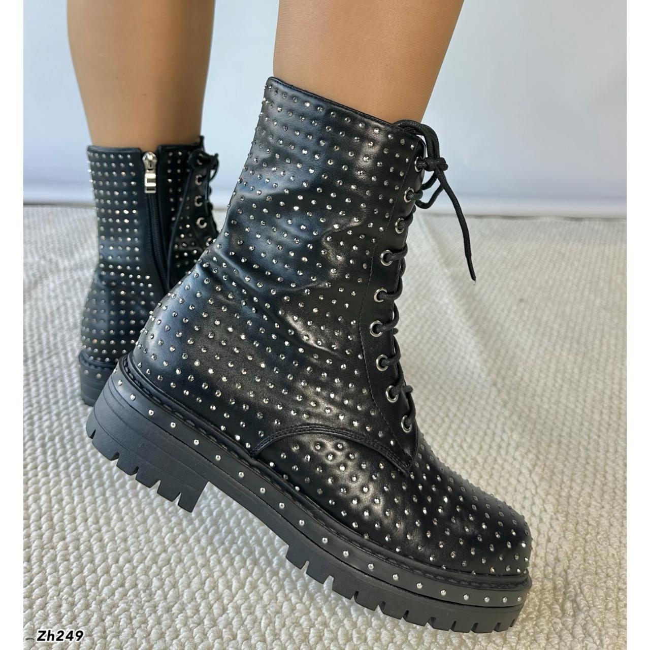 Botin negro apliques plateado brillante tacon 4cm HX3120-C1157